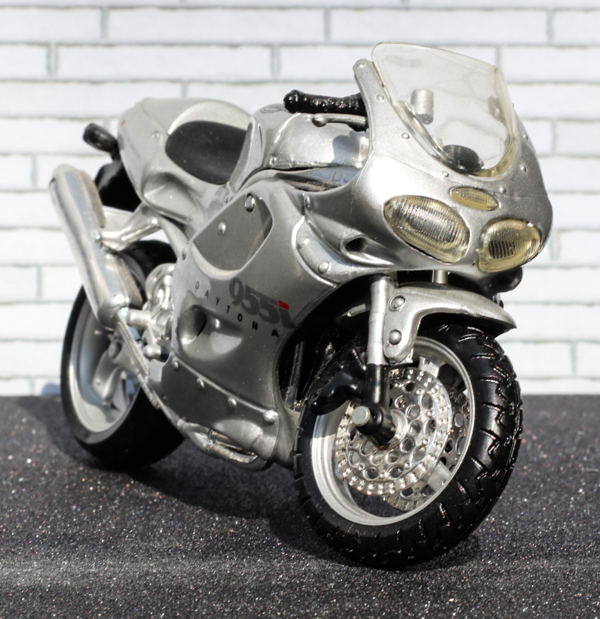 Maisto Triumph Daytona 955i